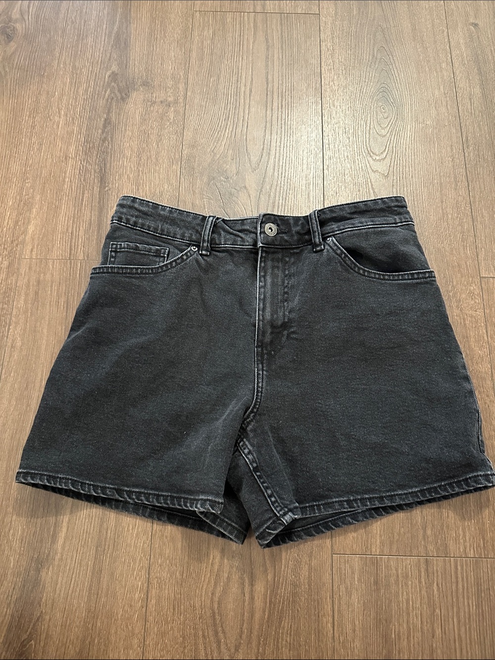 H&M black denim shorts size 8 28 waist